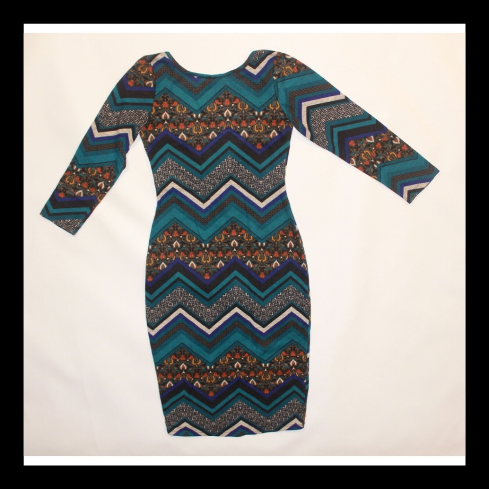 LOVE J LONG SLEEVE  PATTERNED CHEVRON DRESS
